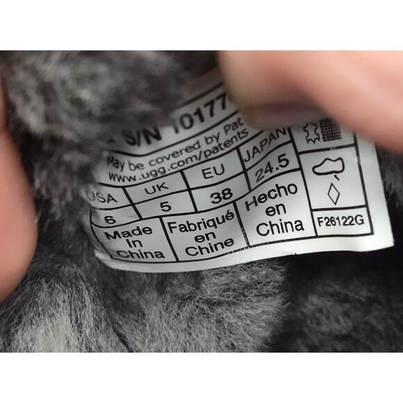 UGG Classic Short Sheepskin Boots Women’s 6 Gray Suede Fur Lined Winter Boot - Picture 4 of 7